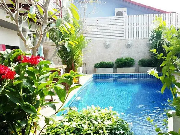 บรรยากาศนอกตัวบ้าน ทริปเปิ้ล บี เฮาส์ พัทยา