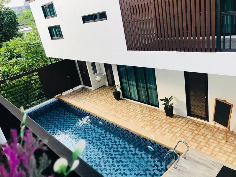 บรรยากาศนอกตัวบ้าน เดอะ ลาร์จ พูล วิลล่า