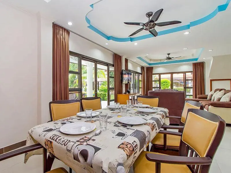 พื้นที่รับประทานอาหารใน ฮอลิเดย์ วิลล่า ทีบี4