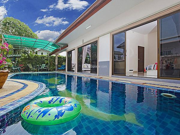 9 บ้านพัก ใกล้หาดบางเสร่