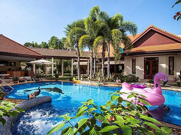 บรรยากาศรอบบ้าน รีแล็กซิ่ง ปาล์ม พูลวิลล่า